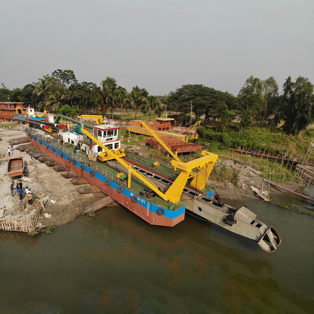 孟加拉挖泥船安裝現(xiàn)場(chǎng)